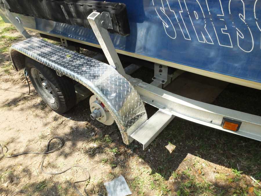 Adding an extra torsion axle to an aluminum boat trailer in St